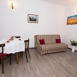 In With Terrace, Air Conditioning, Wifi, Dishwasher 5146-8 * Duće