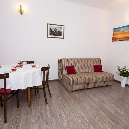 In With Terrace, Air Conditioning, Wifi, Dishwasher 5146-8 * Duće