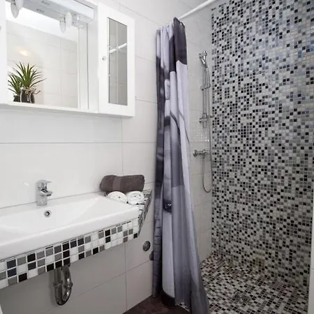 Apartment In With Terrace, Air Conditioning, Wifi, Dishwasher 5146-8